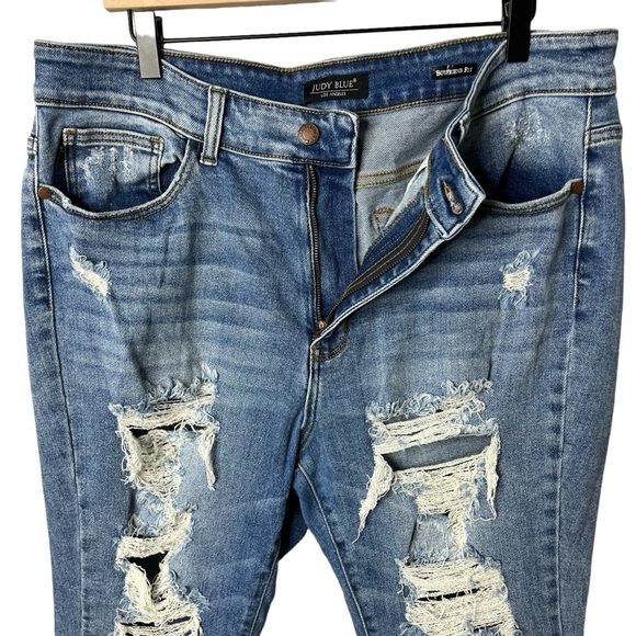 Judy Blue Destroyed Light Wash Boyfriend Jeans Size 16W Style JB82170LT - Picture 3 of 6